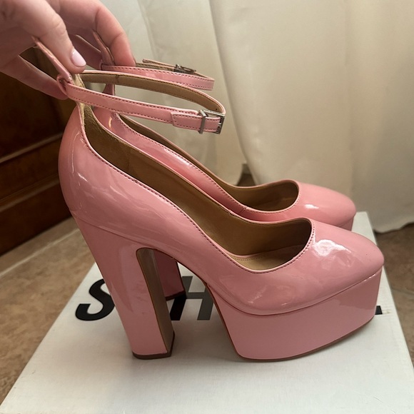 Schutz Light Pink Patent Leather Renee Heel, Size 7 - Picture 3 of 7
